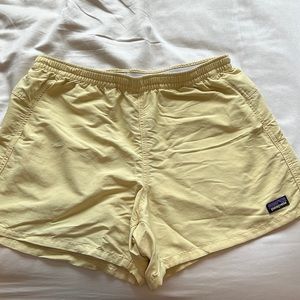PATAGONIA 5” yellow women’s baggies - medium